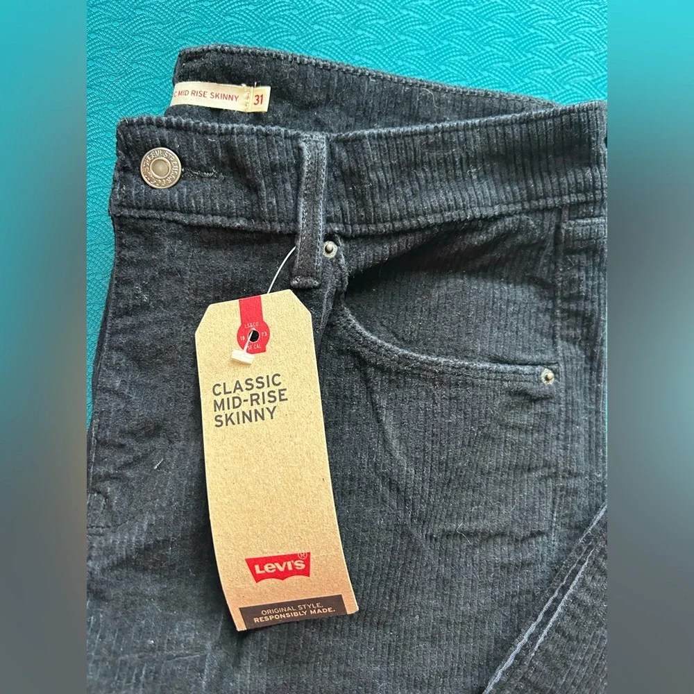 Levi’s Women’s Classic Mid-Rise Skinny Corduroy Jeans - Picture 3 of 5